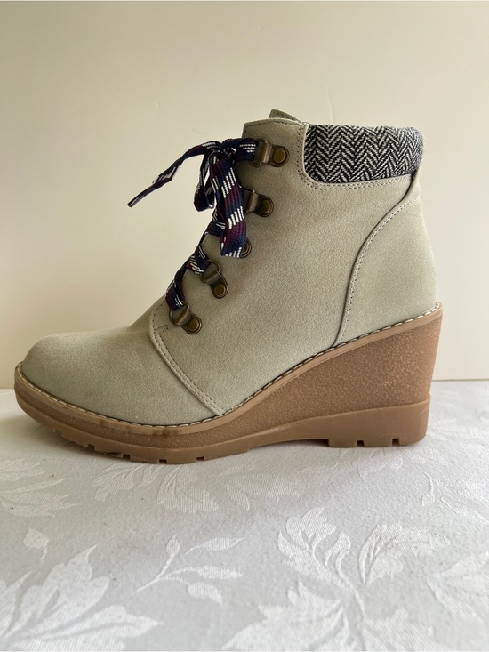 Shoes - Maurices Faux Suede Lace Up Wedge Boots Size 9M